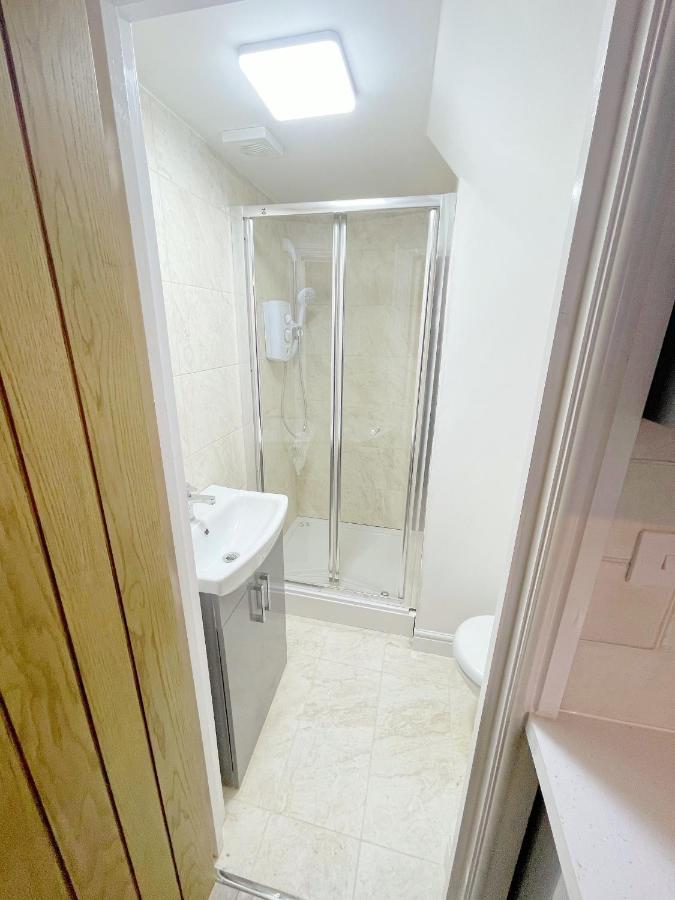 Agyeman Property Олдершот Екстер'єр фото