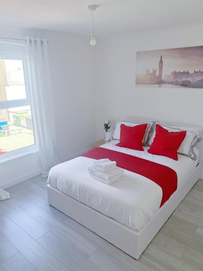 Agyeman Property Олдершот Номер фото